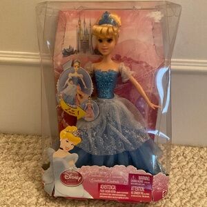 👑 Disney’s Cinderella Ballgown Surprise doll